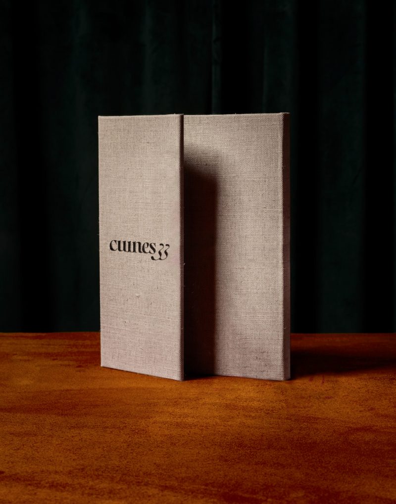 23003 cuines wijnkaart mockup
